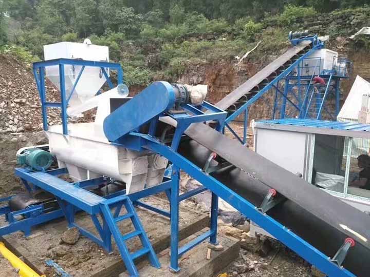 穩(wěn)定土拌合站施工現(xiàn)場(chǎng)圖3 穩(wěn)定土拌合站施工現(xiàn)場(chǎng)圖3